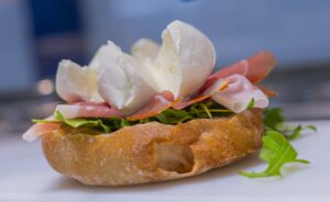 Mozzarella taglio spicchi[81] copia